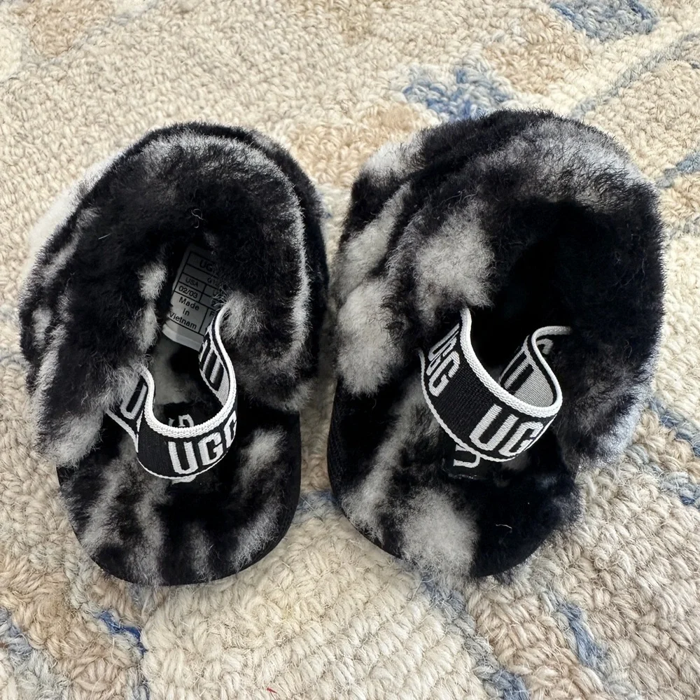 Ugg Fluff Yeah Black and White Fuzzy Slippers, Kids Size 02/03